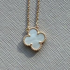 Van Cleef & Arpels Vintage Alhambra (Mother of Pearl)